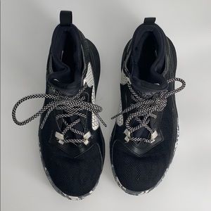 Adidas boys (Big Boys) size 6 tennis shoes